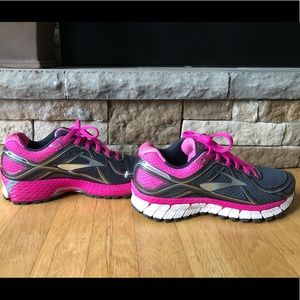 Brooks GTS16 running shoes